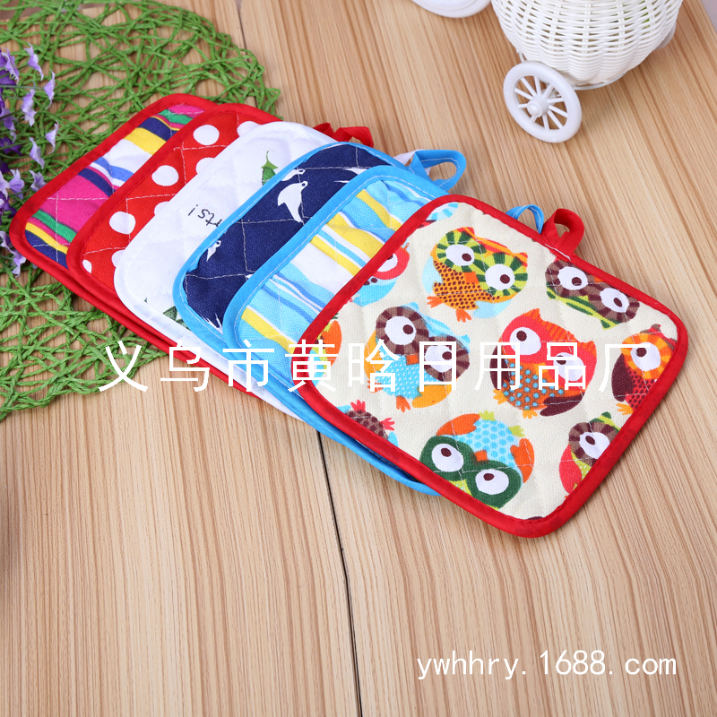 Microwave oven heat cushion canvas coaster pot cushion microwave oven heat cushion thickened and added heat resistant and heat resistant pad Application Scenario
