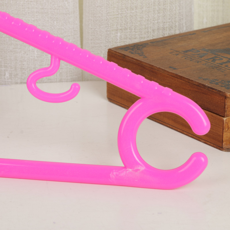 Five household multi-purpose plastic clothes hangers per piece LT-1005 Specification image