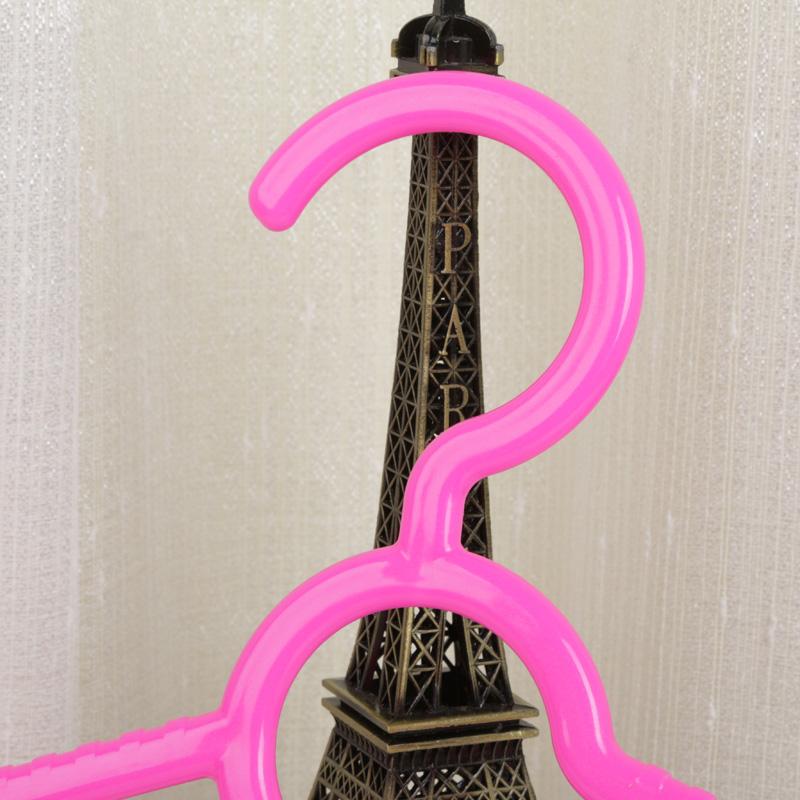 Five household multi-purpose plastic clothes hangers per piece LT-1005 Application Scenario