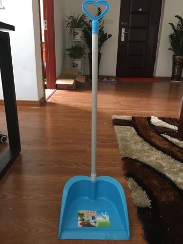 Stainless steel rod plastic dustpan garbage shovel, single shovel garbage bin
