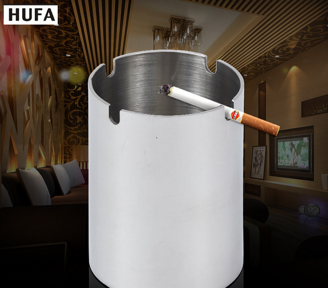 Hotel supplies: Round and raised ashtray details Picture