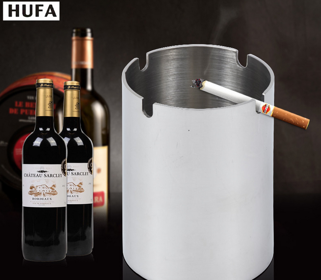 Hotel supplies: Round and raised ashtray Application Scenario