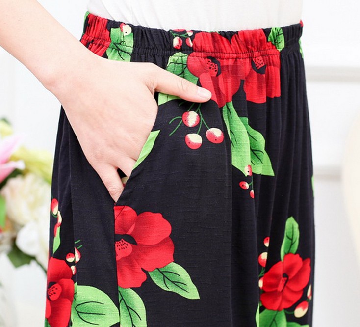 Summer loose and tight waist wide-leg women's clothing for middle-aged and elderly people, street stall supply, square aunties, seven-inch pants details Picture