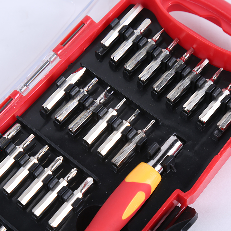 Conjunto combinado multifunción destornillador manija universal tornillo extraíble destornillador mecánico Application Scenario