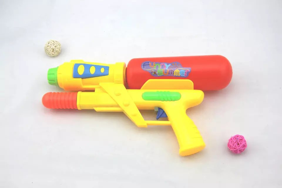 8135 pressurized air water gun Toy water gun 460ML water gun Application Scenario