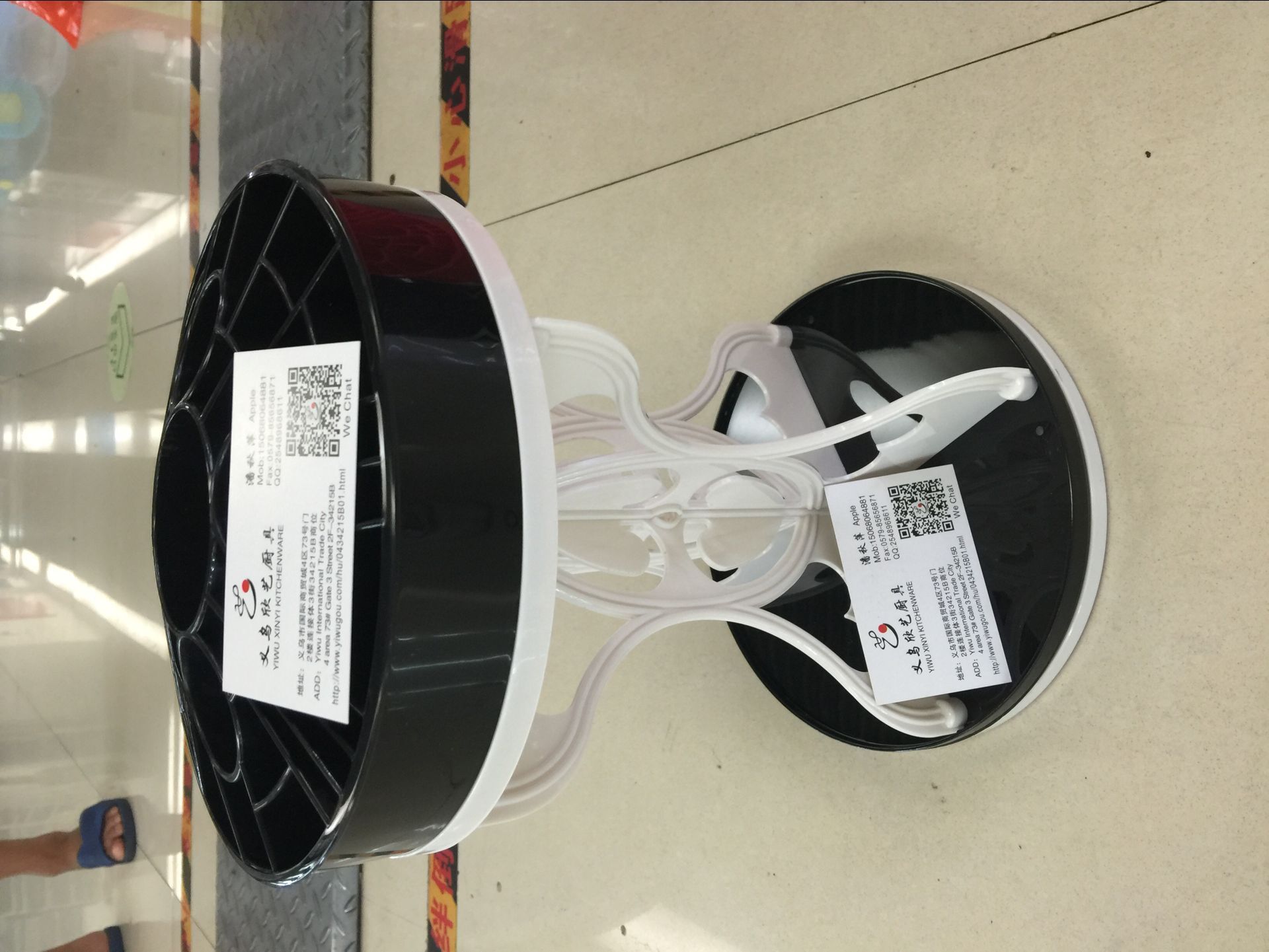 Rotating cosmetic box storage, cosmetic box stand, cosmetic box display stand, new Xinyi genuine product Application Scenario