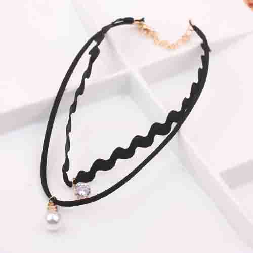 Ribbon collarbone chain, artistic necklace, women's collar, neck necklace, short style Application Scenario