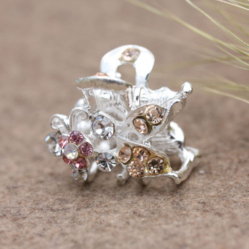 Korean version hair accessories alloy diamond-encrusted rhinestone gripper, updo gripper, bangs clip Application Scenario