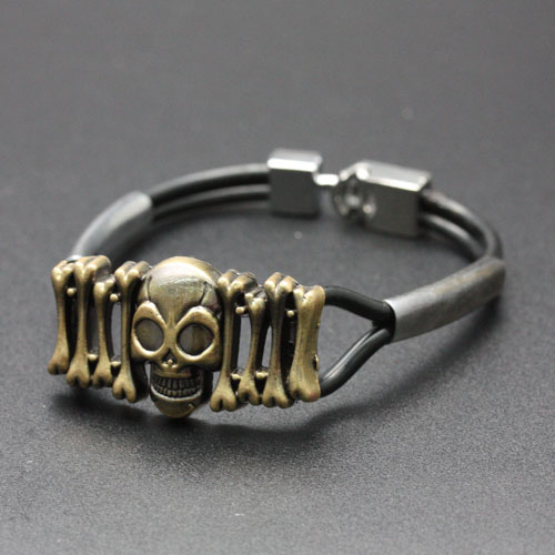 Japanese and Korean version leather rope bracelet, retro cowhide bracelet, men's and women's accessory bracelet Application Scenario