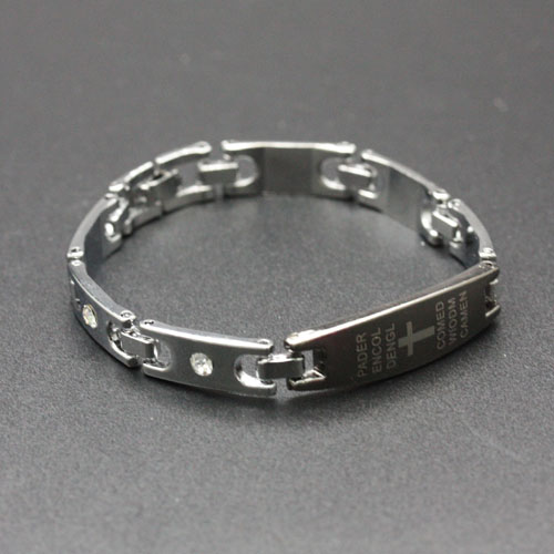 Metal men's watch with bracelet, League of Legends alloy bracelet accessory Application Scenario