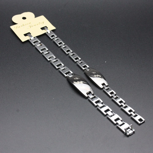 Metal men's watch with bracelet, League of Legends alloy bracelet accessory Application Scenario