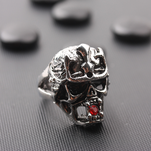 Punk-style military ring, titanium steel core sapphire ring, men's powerful retro ring Application Scenario