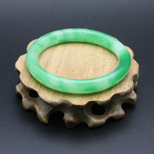 Wholesale natural emerald green imitation jade bracelets, women's jade bracelets Application Scenario