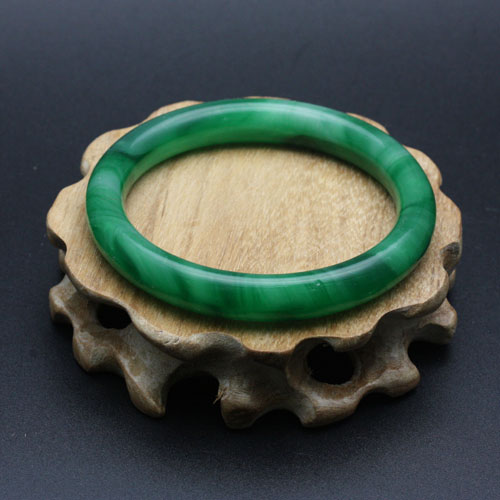 Wholesale natural emerald green imitation jade bracelets, women's jade bracelets