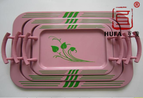 The egg-shaped square plate is sprayed with light red. Off-white. Light green. Black Arabic art plate