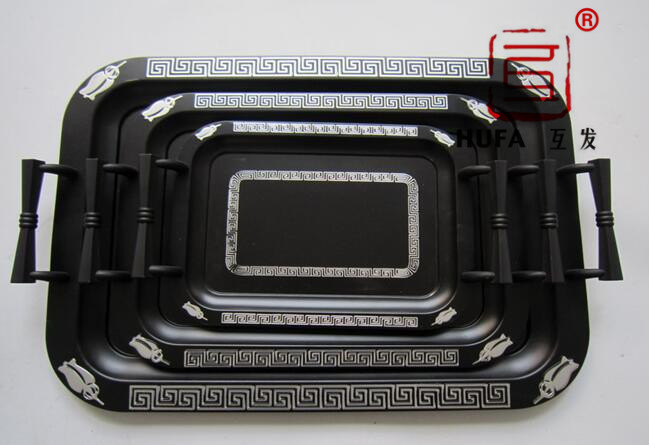 The flat-edged square plate is sprayed with a light red color. Off-white. Light green. Black. Three-piece set details Picture