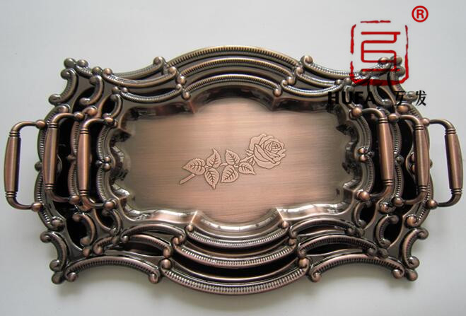 The square plate of grape flowers is plated with red copper. Bronze three-piece set of Arabic plate