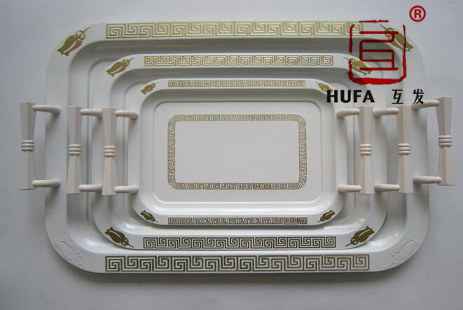 The flat-edged square plate is sprayed with a light red color. Off-white. Light green. Black. Three-piece set Application Scenario
