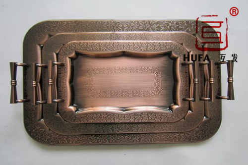 The square plate with green flowers is plated with red copper. Bronze three-piece set Plate Art plate