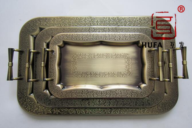 The square plate with green flowers is plated with red copper. Bronze three-piece set Plate Art plate details Picture