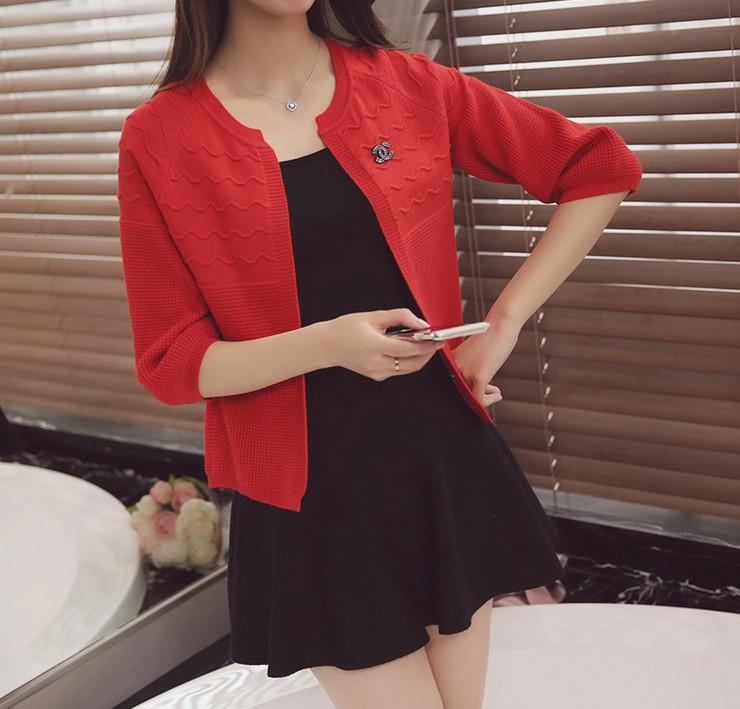 New women's sweater, short solid color three-quarter sleeve cardigan, knitted sweater with brooch coat Specification image
