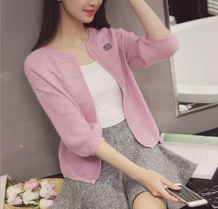 New women's sweater, short solid color three-quarter sleeve cardigan, knitted sweater with brooch coat
