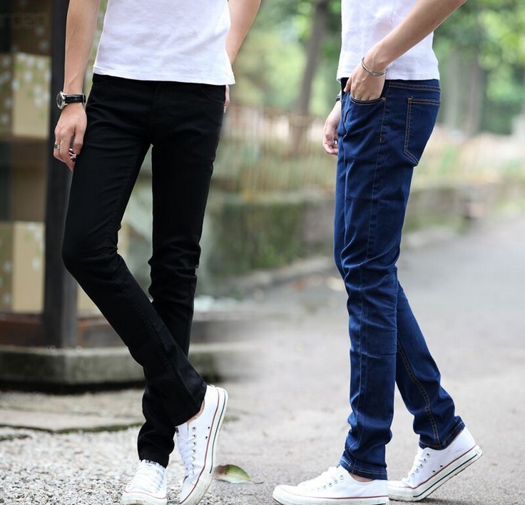 Korean men's jeans are selling well in summer at street stalls. Men's jeans and long pants