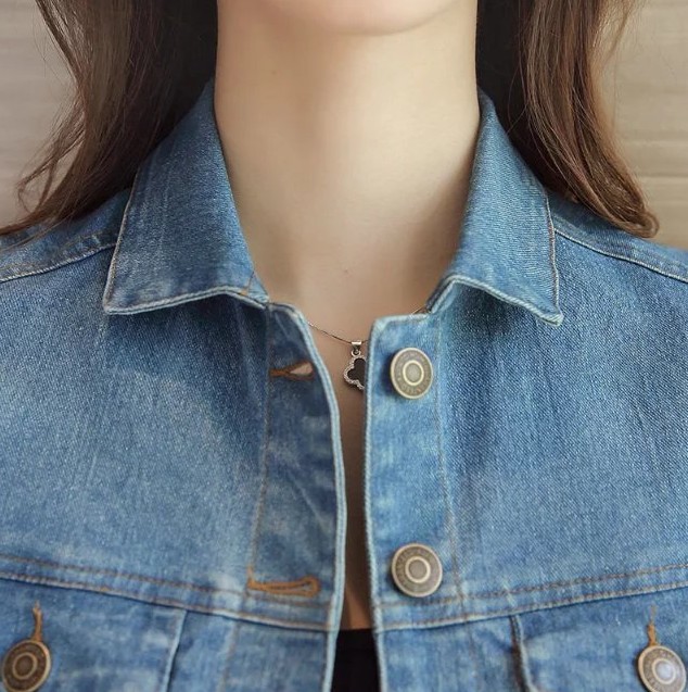 A new denim vest for women, a versatile and casual short school style denim jacket Application Scenario