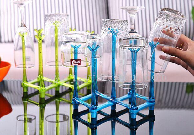 Creative stretchable multi-position draining cup holder, multi-functional plastic cup holder, glass water cup storage rack, inverted hanging rack Application Scenario