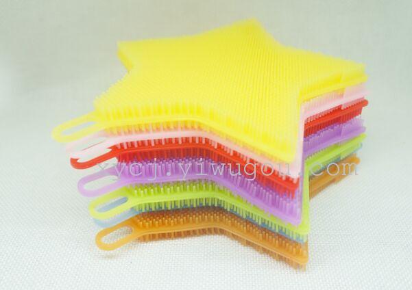 The all-purpose small brush for powerful cleaning and scrubbing of POTS, pans and bowls in the kitchen is the scouring brush Application Scenario