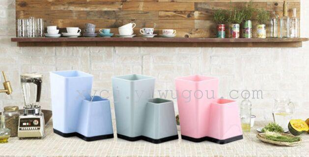 Kitchenware plastic chopstick holder, household draining tableware storage box, creative multi-functional chopstick cage Application Scenario