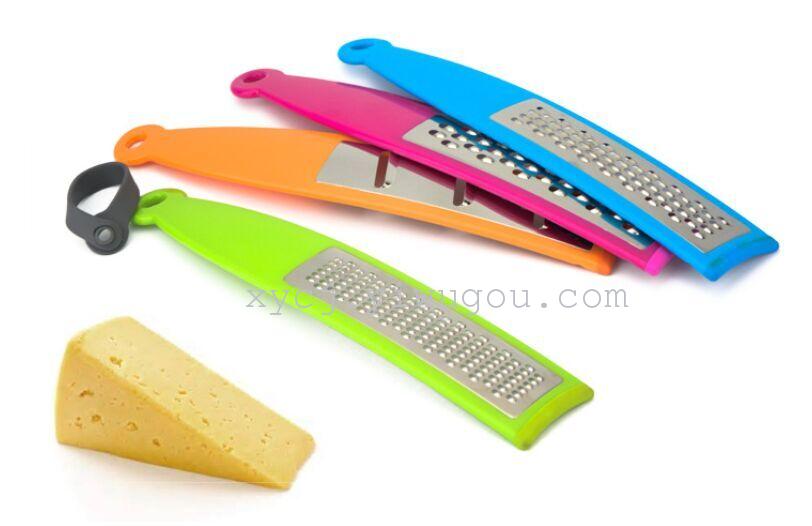 Creative four-in-one kitchen tool combination: fruit and vegetable grater, foreign trade cheese grater, cheese and lemon grater Application Scenario
