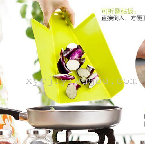 Kitchen anti-slip plastic cutting board, folding fruit and vegetable cutting pad, cutting board, rectangular export creative Application Scenario