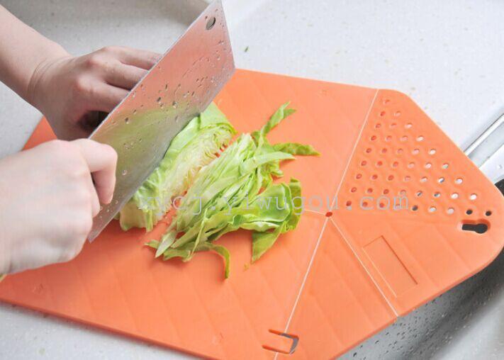 Multi-functional foldable creative cutting board, portable plastic cutting board, cutting board, draining small cutting board, new export Application Scenario