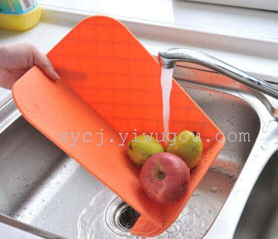 Multi-functional foldable creative cutting board, portable plastic cutting board, cutting board, draining small cutting board, new export