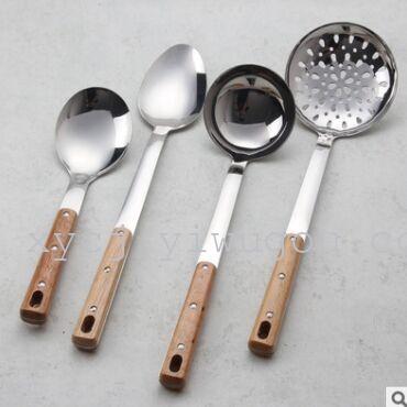 Seven-piece set of stainless steel cooking spoons, spatulas and wooden kitchenware, kitchen gifts, 3mm art wooden handle kitchenware set Application Scenario