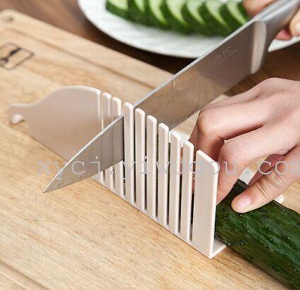 Kitchen creative multi-functional tofu block cutter, crystal paste cutter, turtle paste cutter, tofu slicer mold Application Scenario