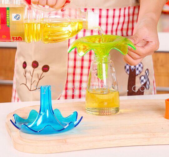 New product shelves Big offer manufacturers supply kitchen supplies plastic funnel color mini funnel