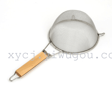 Factory direct sales: 18CM stainless steel oil-frying basket with wooden handle, filter screen, double-ear hanging Application Scenario