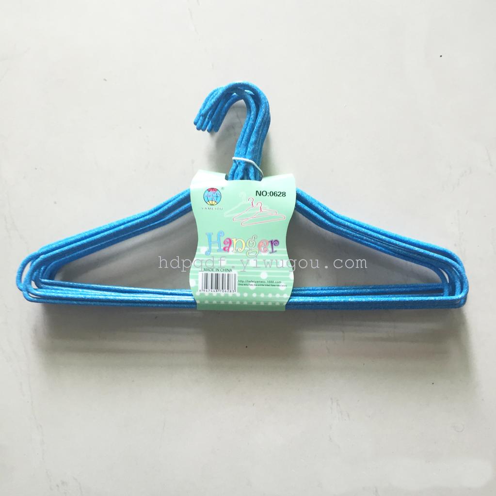 Factory direct supply of plastic-coated clothes hangers, wire clothes hangers, best-selling clothes hangers at street stalls, 0628 clothes hangers Application Scenario