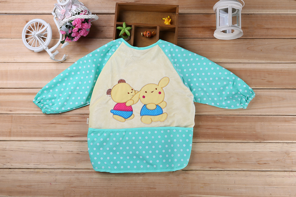 Autumn and winter baby coverings for boys and girls, children's reversible clothing, baby waterproof and feeding clothes, autumn and winter pocket jackets and protective clothes Application Scenario