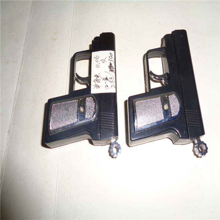 Children's plastic toys keychain lamp complimentary LED small night light electrocution gun street vendor direct sales