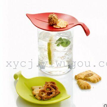 Creative leaf cup lid tea and food plate. The leaf cup lid can be made into a four-piece 4-color set of plates and cup LIDS