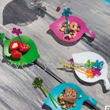 Creative leaf cup lid tea and food plate. The leaf cup lid can be made into a four-piece 4-color set of plates and cup LIDS Application Scenario