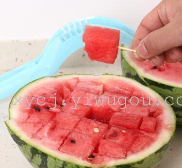 Candy-colored watermelon cutter, large fruit Hami melon divider, fruit knife, multi-functional watermelon pulp remover Application Scenario