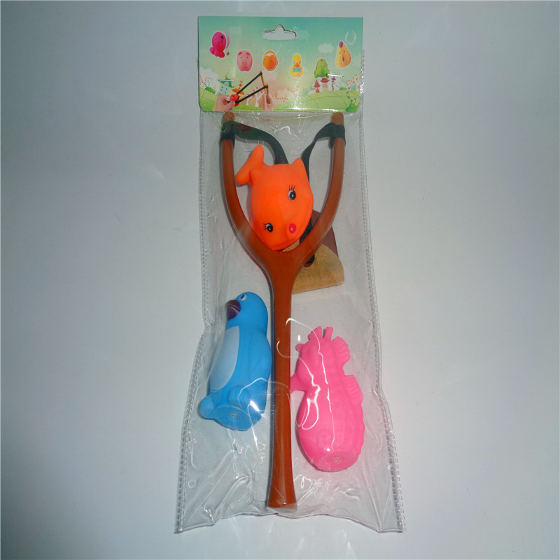 Best-selling children's plastic toys, gift slingshots, animal fish whistles, street stall supply, factory direct sales