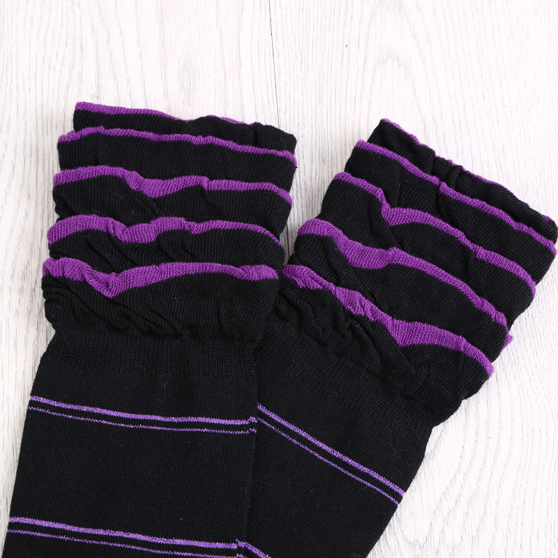 Wholesale of fashionable women's foot socks, warm mid-calf socks and over-the-knee socks at street stalls Application Scenario