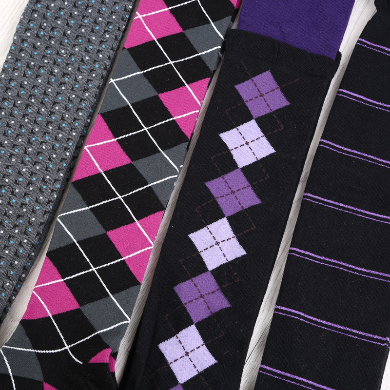 Wholesale of fashionable women's foot socks, warm mid-calf socks and over-the-knee socks at street stalls Specification image