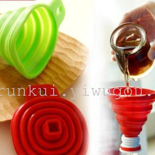 Manufacturers direct food grade folding telescopic long neck funnel kitchen oil leakage household liquid packaging funnel thumbnail