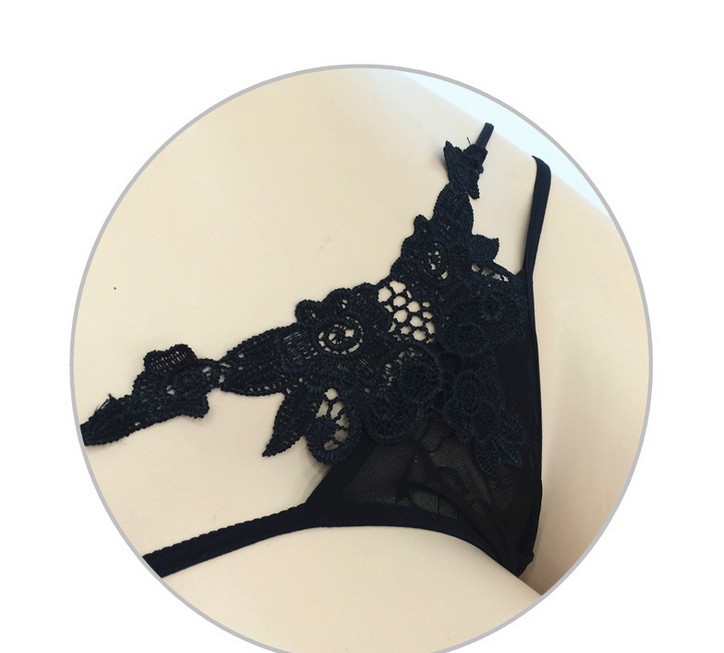Luxurious and sexy triangular women's underwear, low-waisted lace embroidered underwear for women Application Scenario